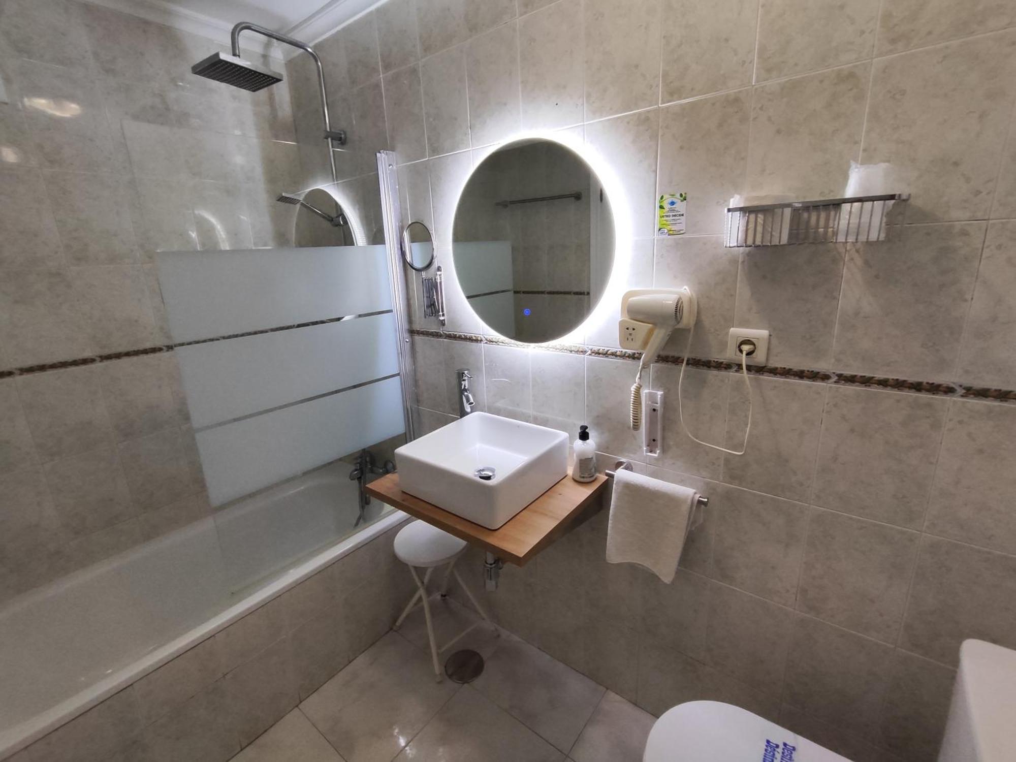 Hostal Lucy Сантандер Экстерьер фото